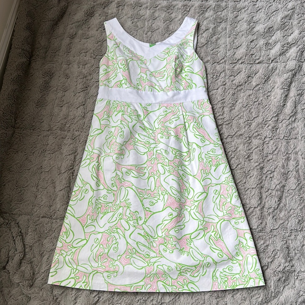 Excellent ✨ condition Lilly Pulitzer dress 👗. Frog 🐸 pattern